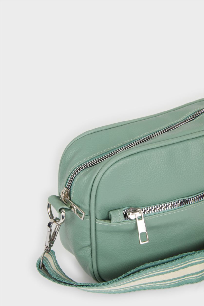 Woman Green Woman Crossbody Bag