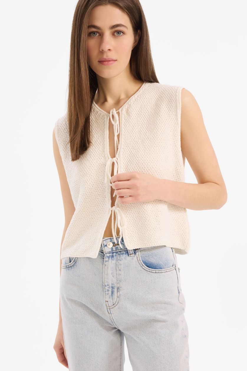 Kadın Ekru Regular Fit Bisiklet Yaka Önden Bağlamalı Triko Yelek