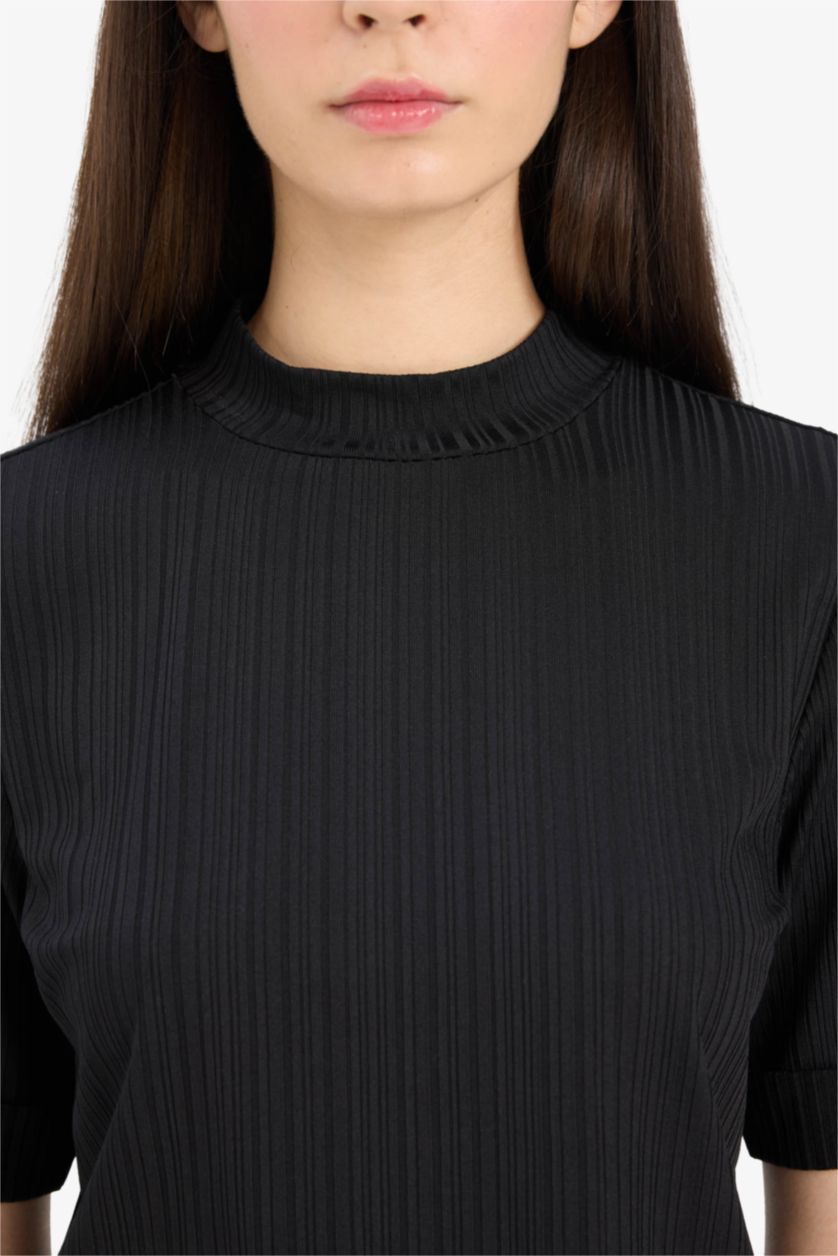 Женщины Черный Регулярного кроя футболка с полуворотником-горлышком и короткими рукавами.