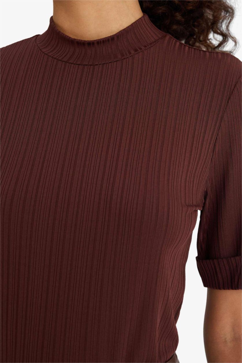 FEMME Marron T-shirt côtelé à col semi-montant et manches courtes Coupe régulière