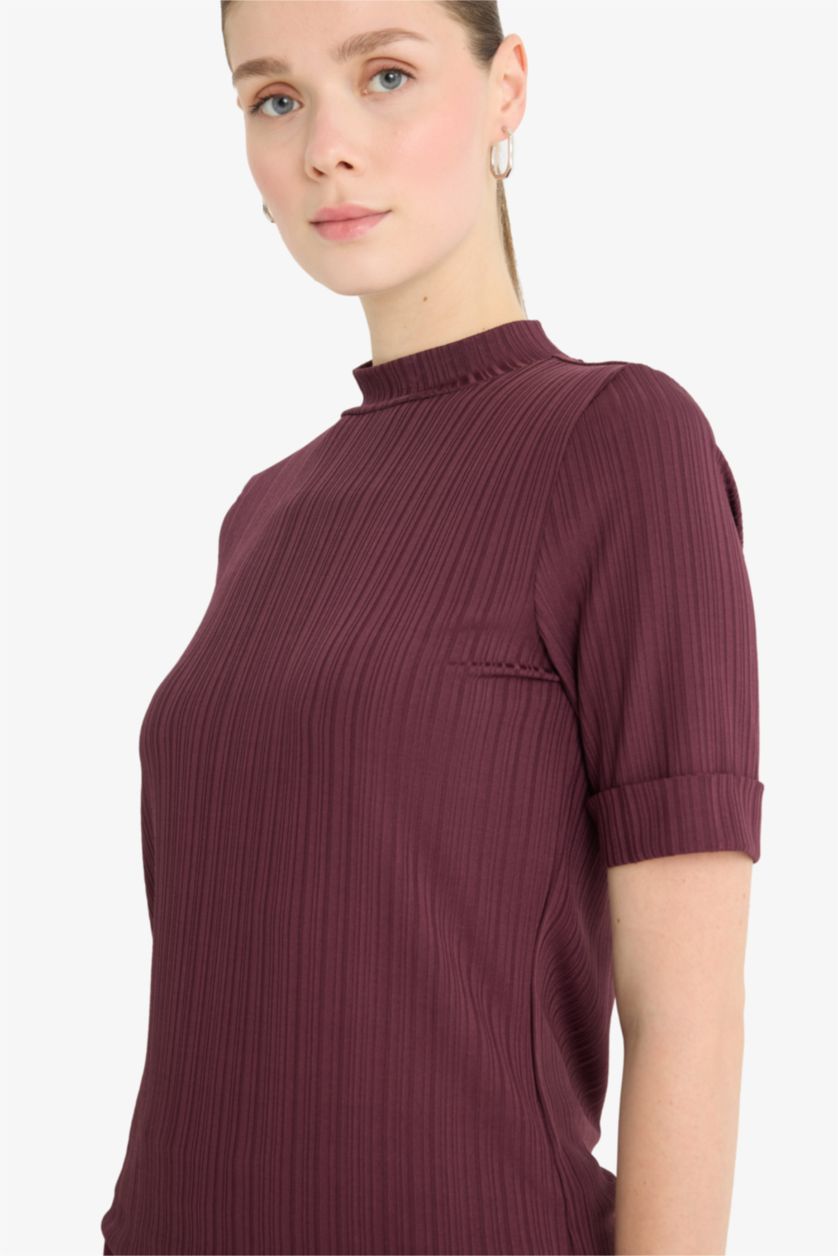 Женщины Розовый Регулярного кроя футболка с полуворотником-горлышком и короткими рукавами.