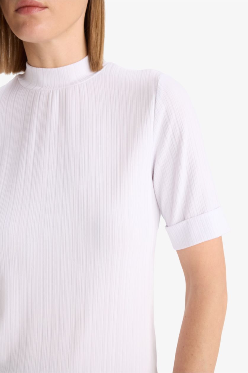 نساء بيج فاتح تيشيرت نص ردن قصة عادية مضلع بياخة عالية