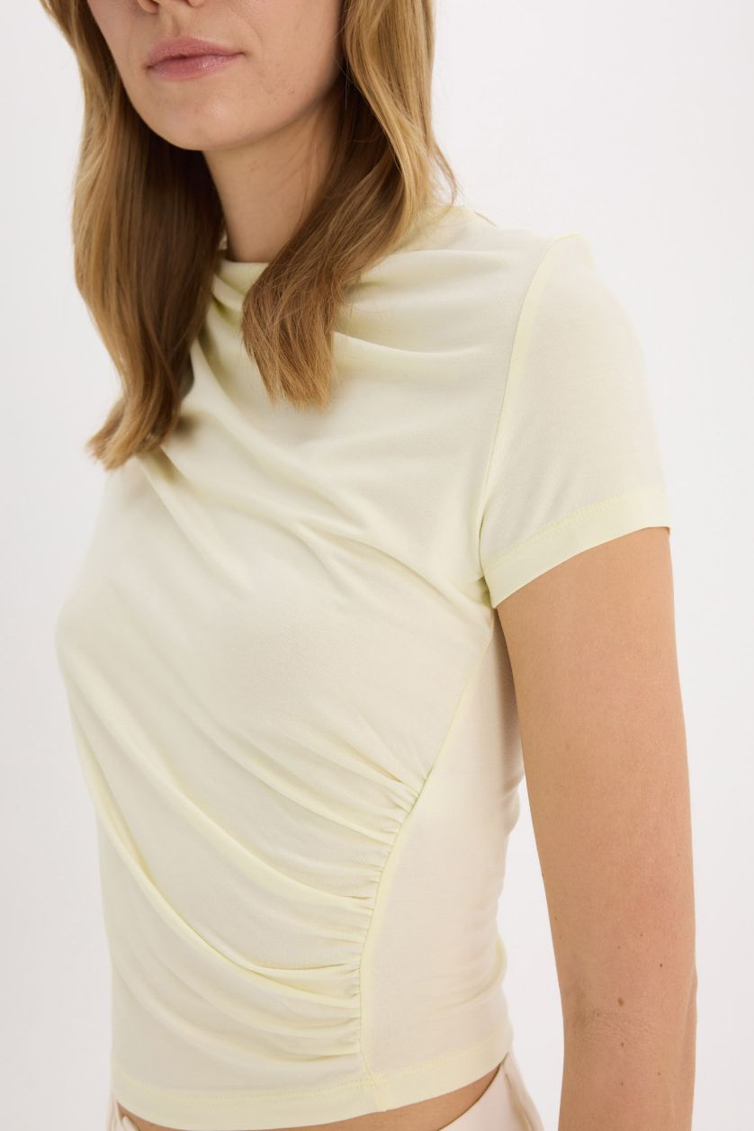 نساء بيج فاتح تيشيرت سليم نص كم