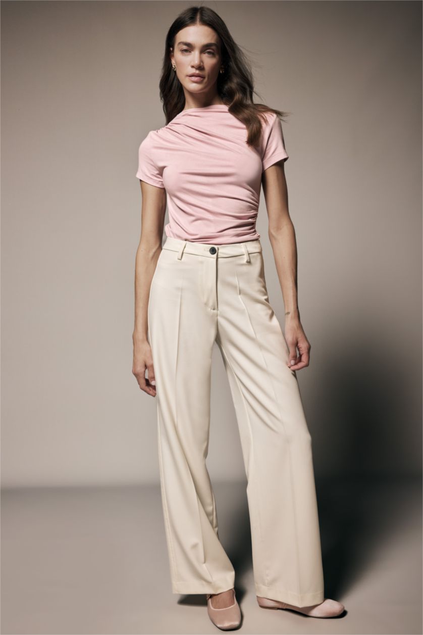 Женщины Светло-розовый Футболка Slim Fit с вырезом лодочка и коротким рукавом