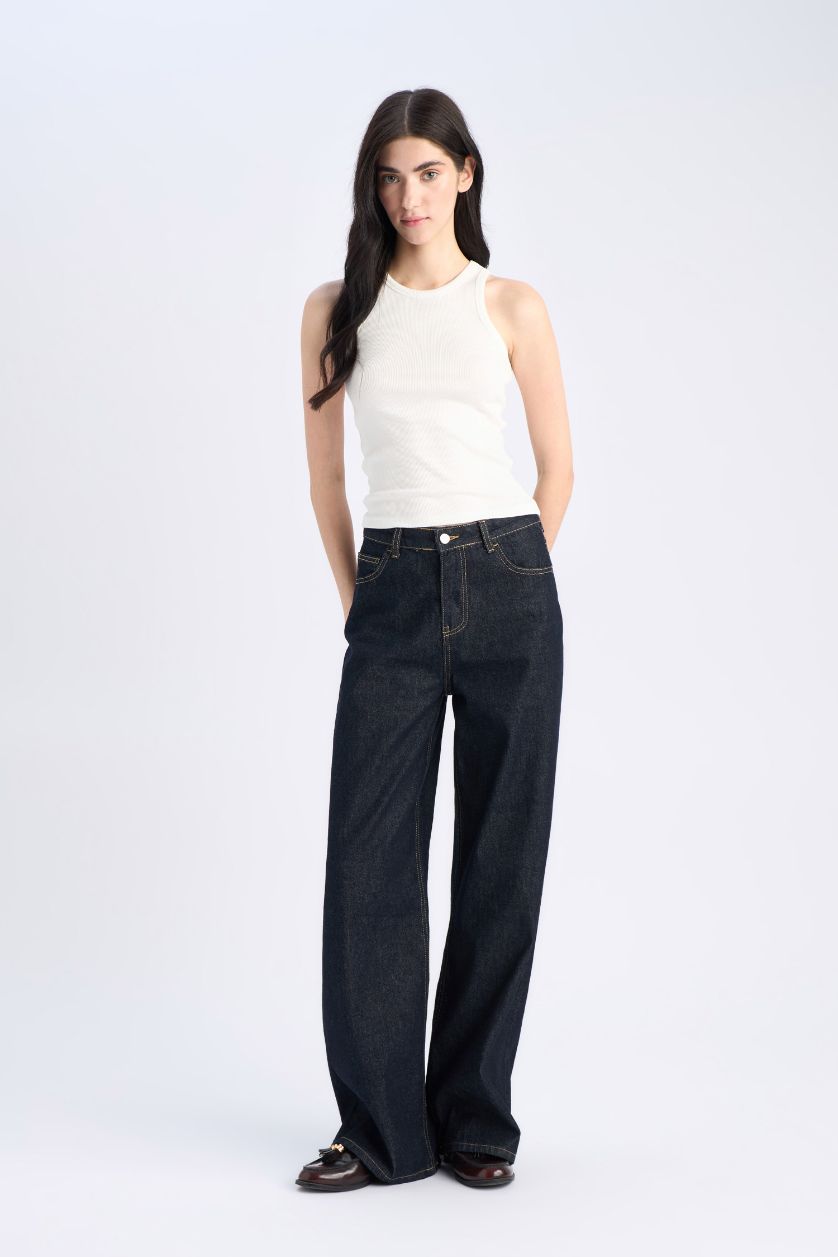 Woman Ecru Slim Fit Camisole Halter Collar Tank Top