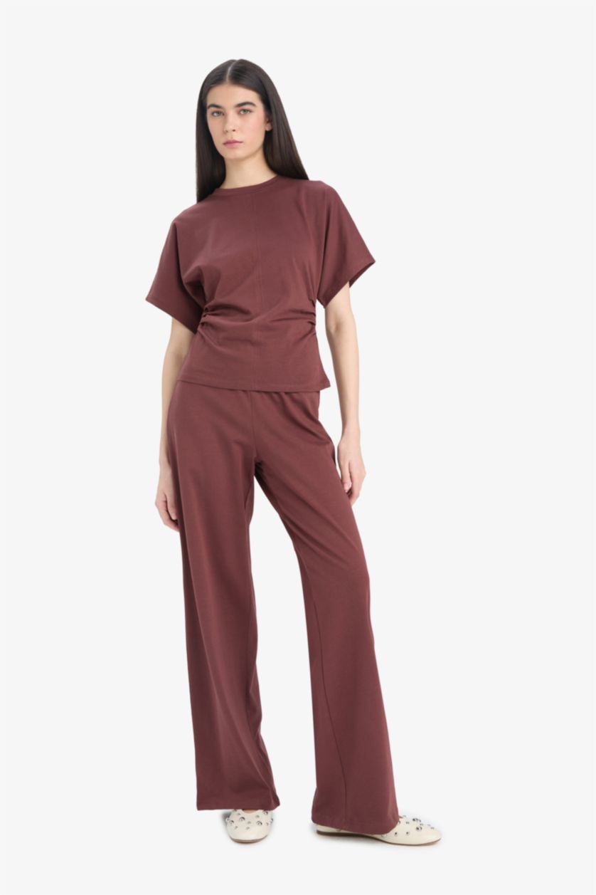 حريمي خمري تيشيرت بريميوم نص كم بياقة ضيقة برقبة كرو