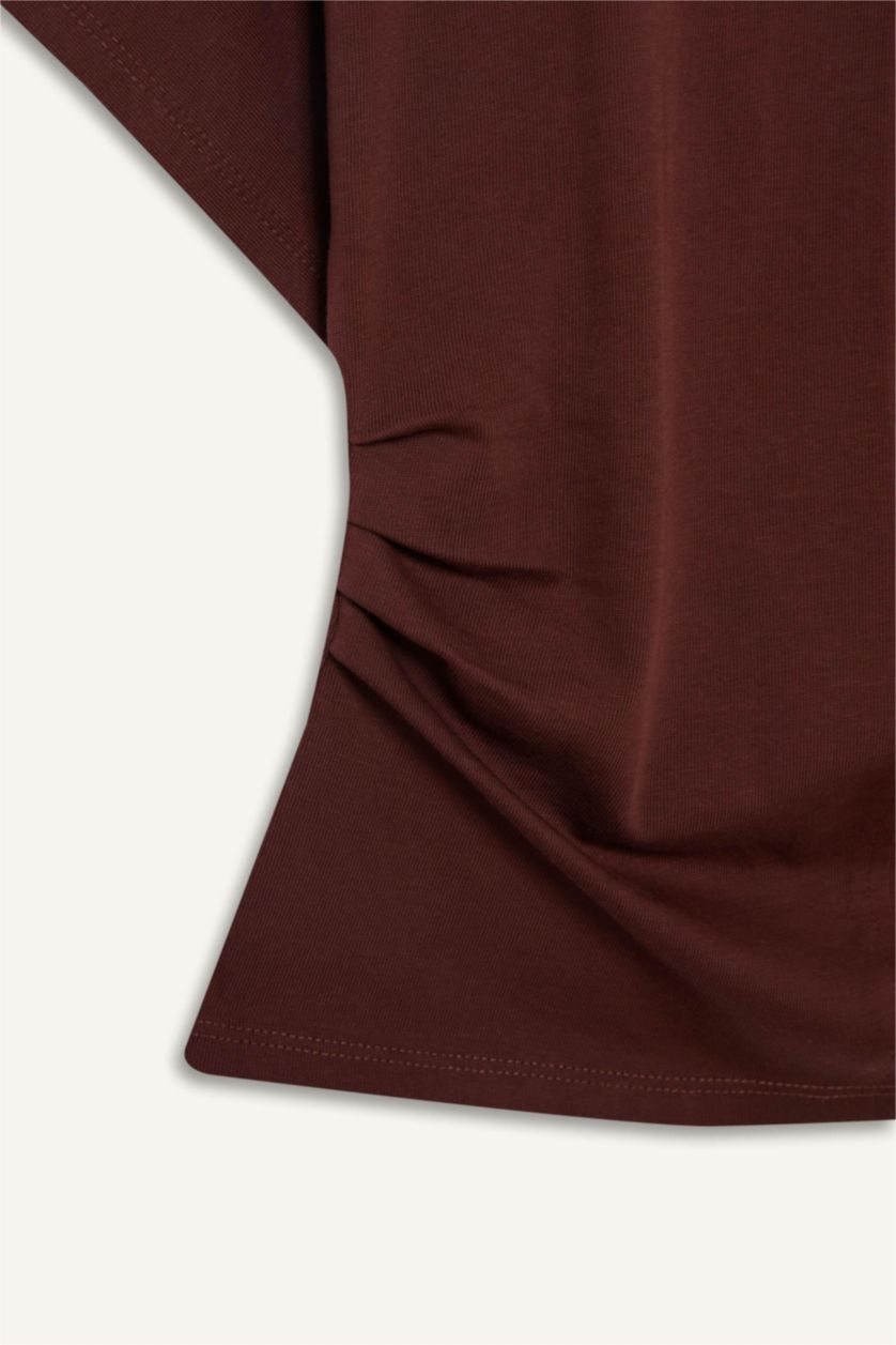 حريمي خمري تيشيرت بريميوم نص كم بياقة ضيقة برقبة كرو