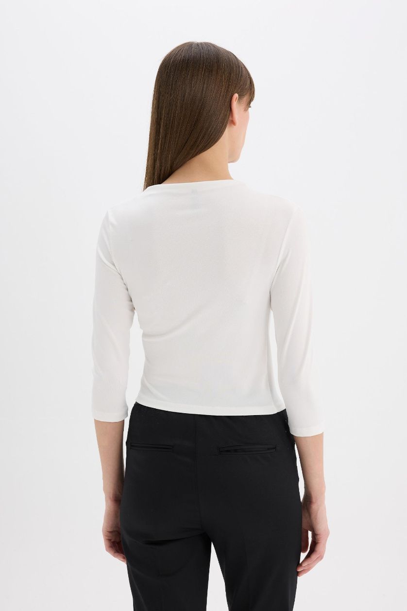 Kadın Ekru Regular Fit Degaje Yaka Basic Düz Krep Yarım Kollu Tişört