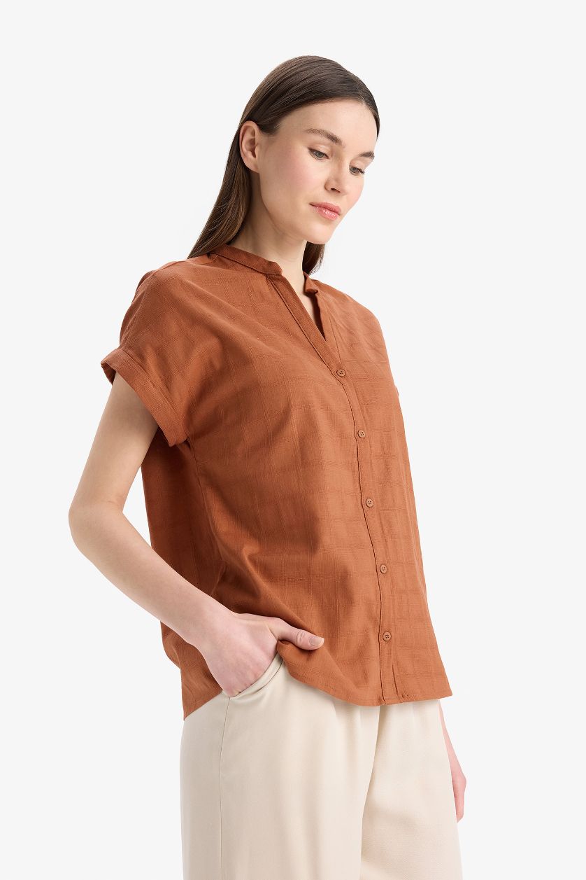 Kadın Açık Kahve Regular Fit Apaş Yaka Flamlı Pamuk Kısa Kollu Gömlek