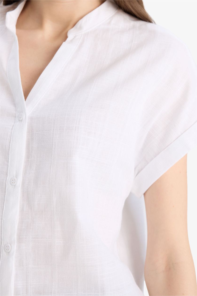 Kadın Beyaz Regular Fıt Kaçık Yaka Flamlı Pamuk Kısa Kollu Gömlek