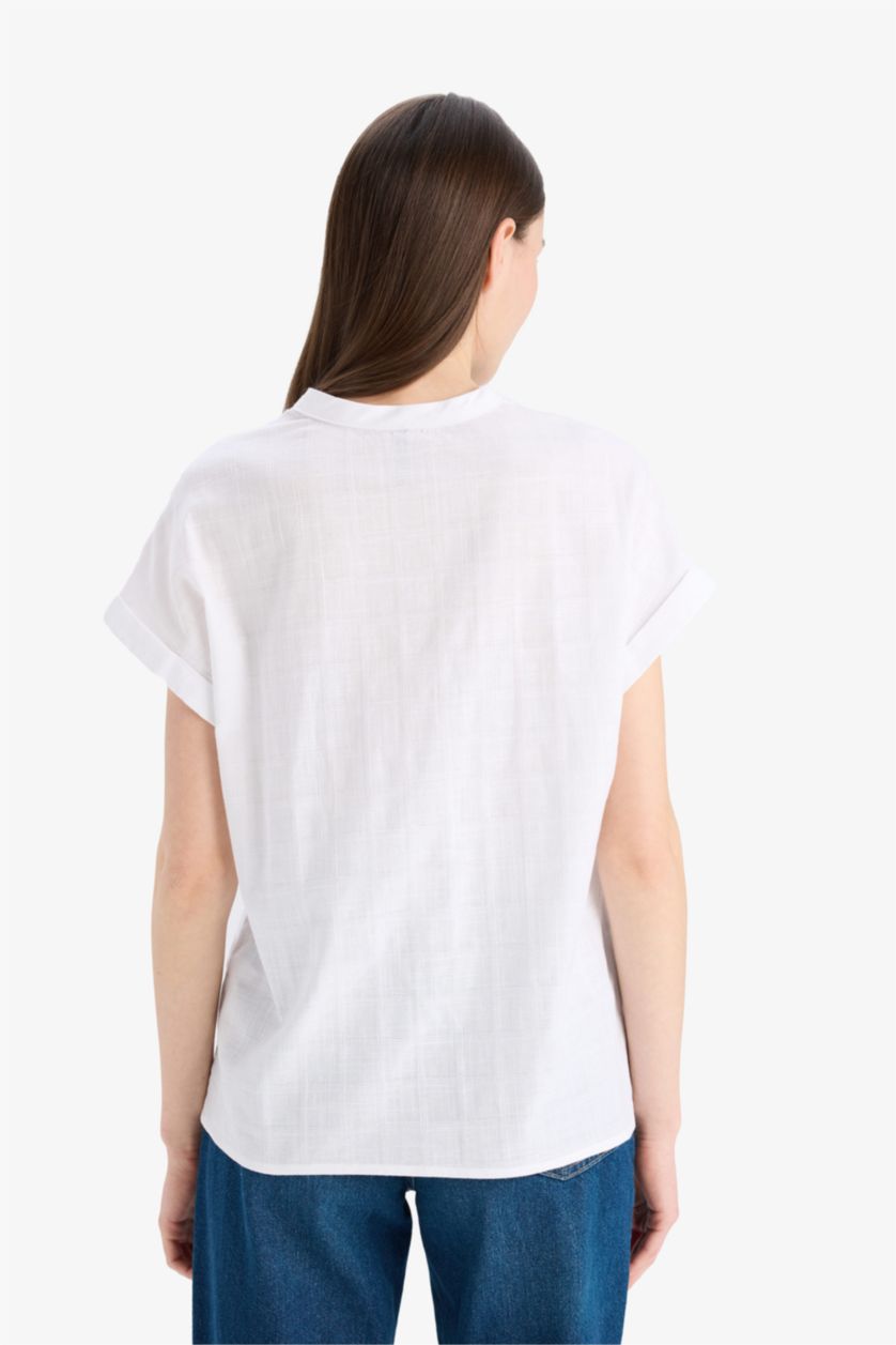 Kadın Beyaz Regular Fıt Kaçık Yaka Flamlı Pamuk Kısa Kollu Gömlek