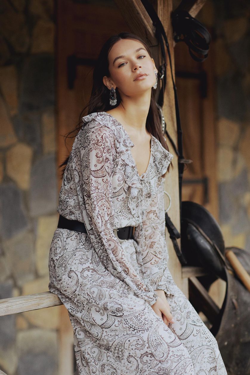 Kadın Bej Fırfırlı Yaka Etnik Desenli Şifon Uzun Kollu Midi Elbise