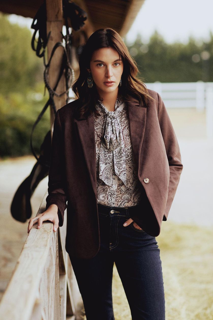 Kadın Bej Regular Fıt Fiyonk Yaka Şal Desenli Şifon Uzun Kollu Gömlek