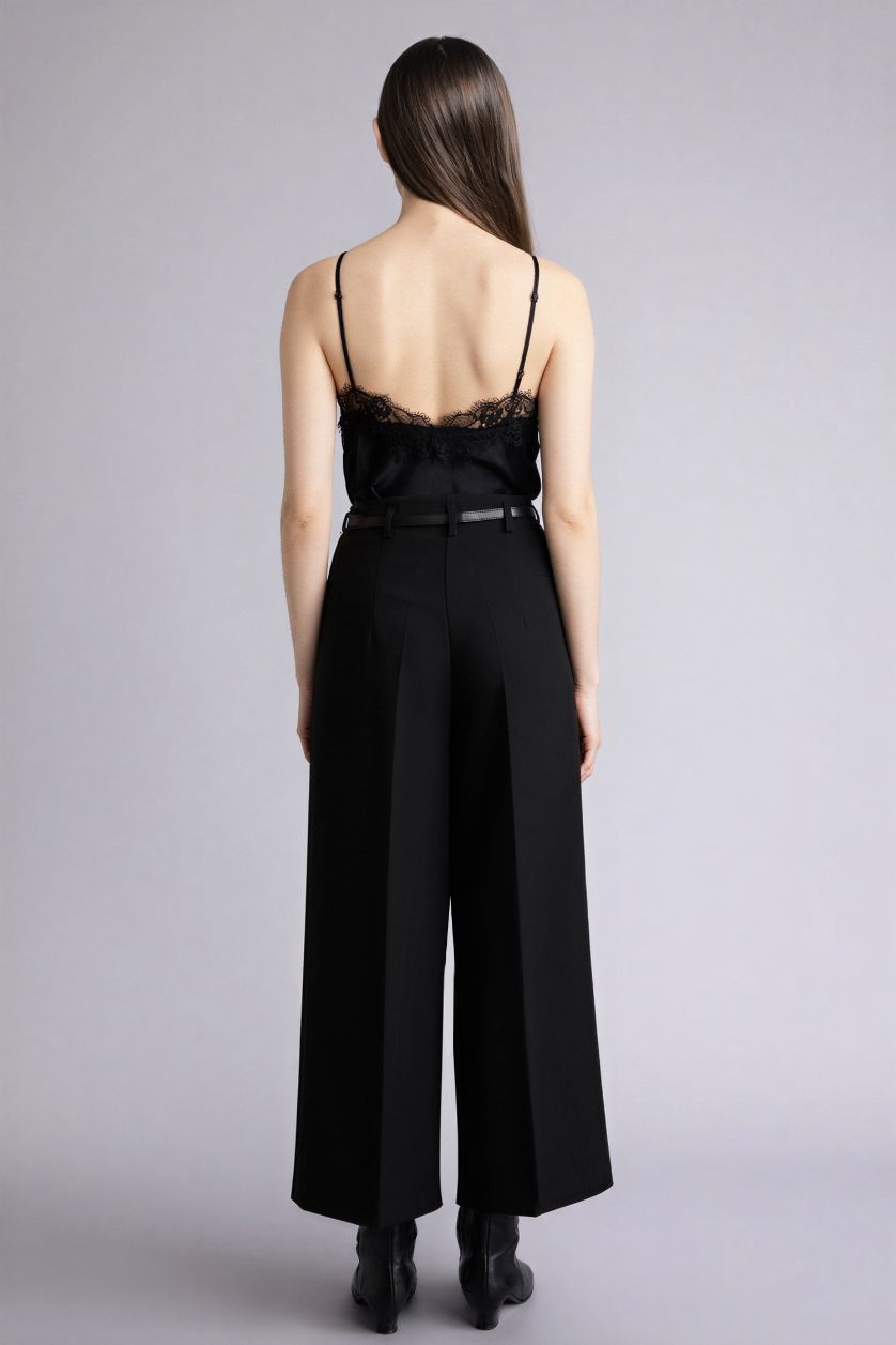 Woman Black Culotte Fit Regular Hem Trousers