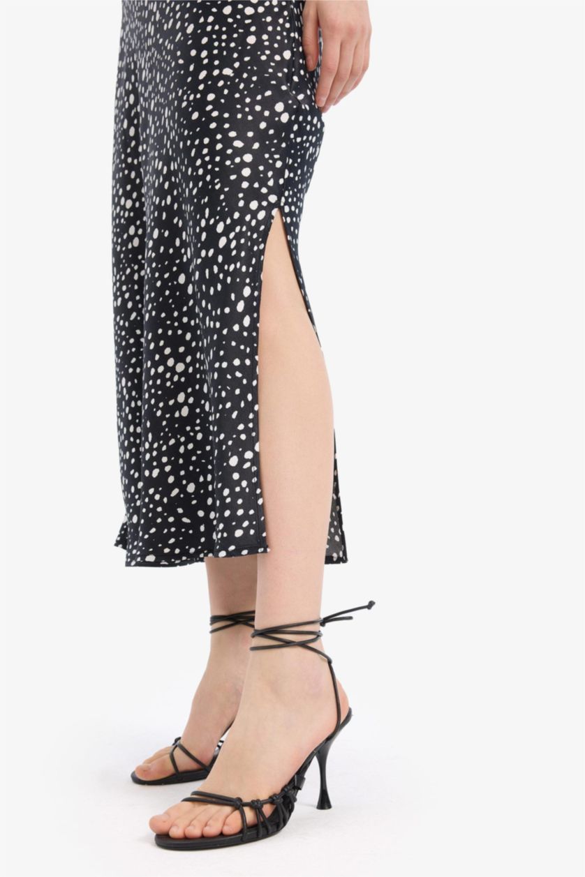 Kadın Siyah Puantiyeli Saten Askılı Yırtmaçlı Midi Elbise