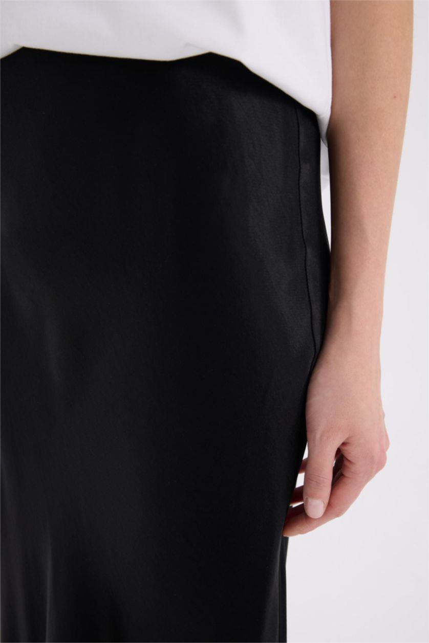 Kadın Siyah A Kesim Yüksek Bel Saten Midi Etek