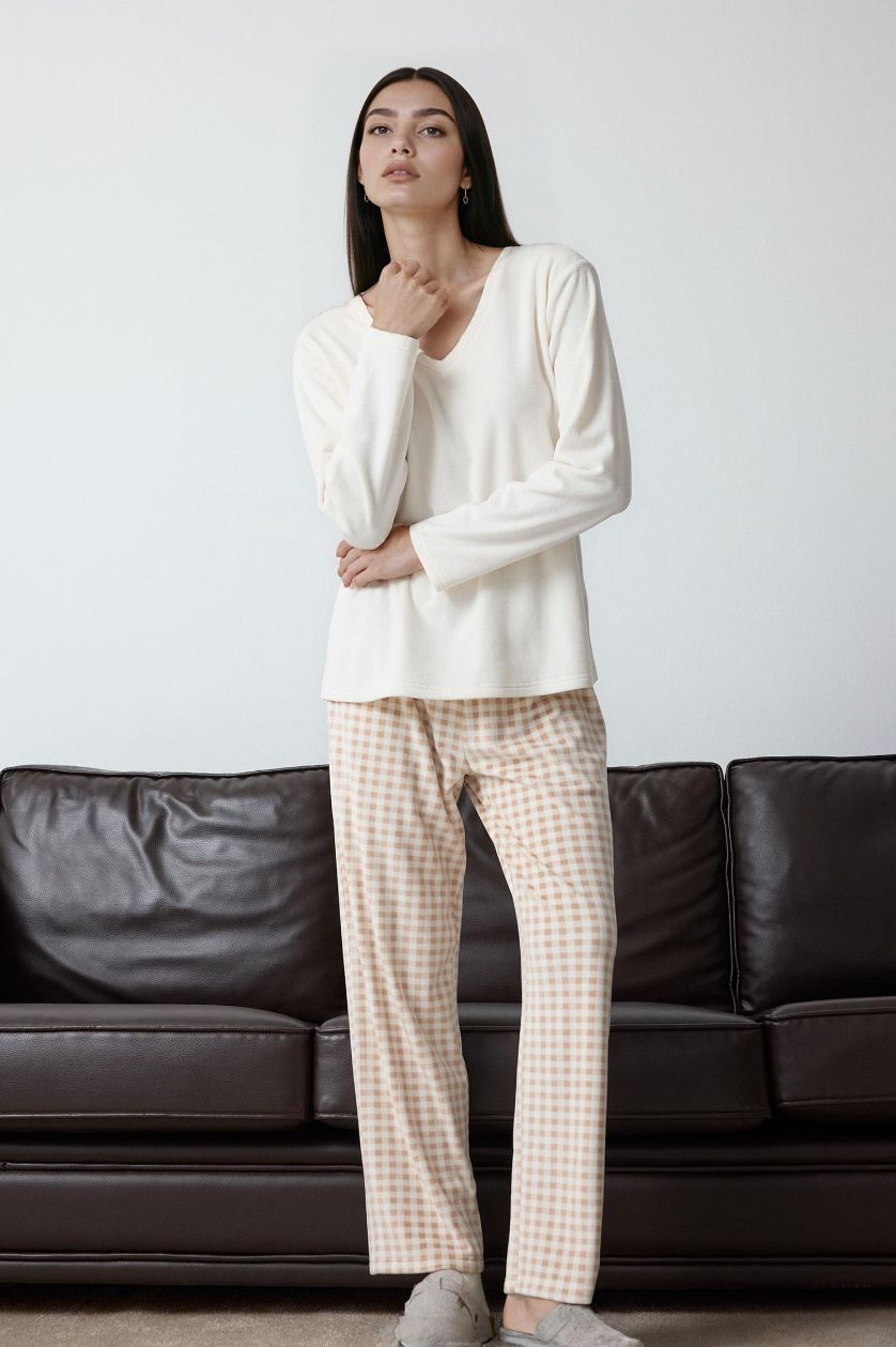 نساء فيزوني طقم بيجاما بقصة عادية بلوزة مخملية بأكمام طويلة وبنطرون طويل من Fall in Love