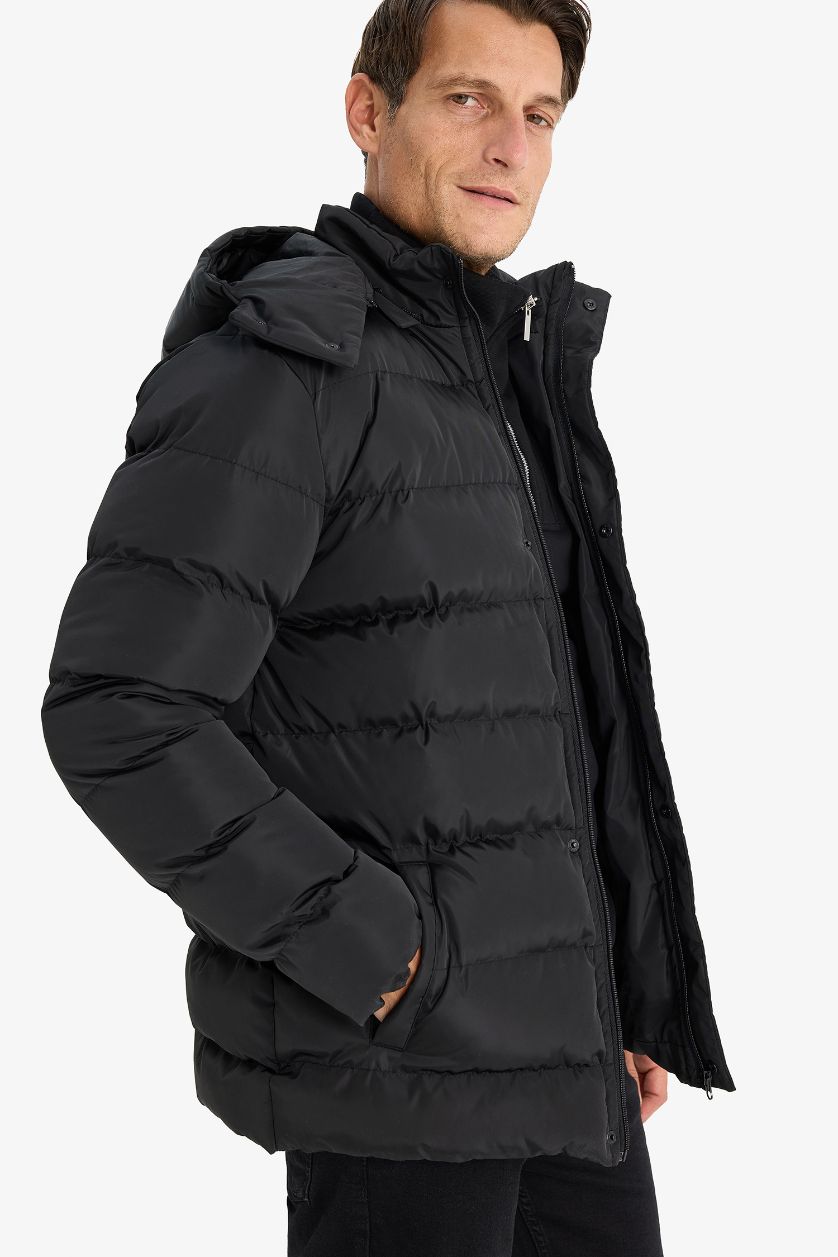 Man Black Regular Fit Hooded Zippered Snap Closure Puffer Jacket