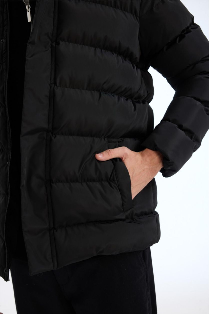 Man Black Regular Fit Hooded Zippered Snap Closure Puffer Jacket