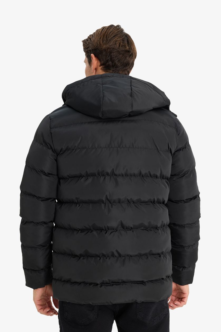 Man Black Regular Fit Hooded Zippered Snap Closure Puffer Jacket
