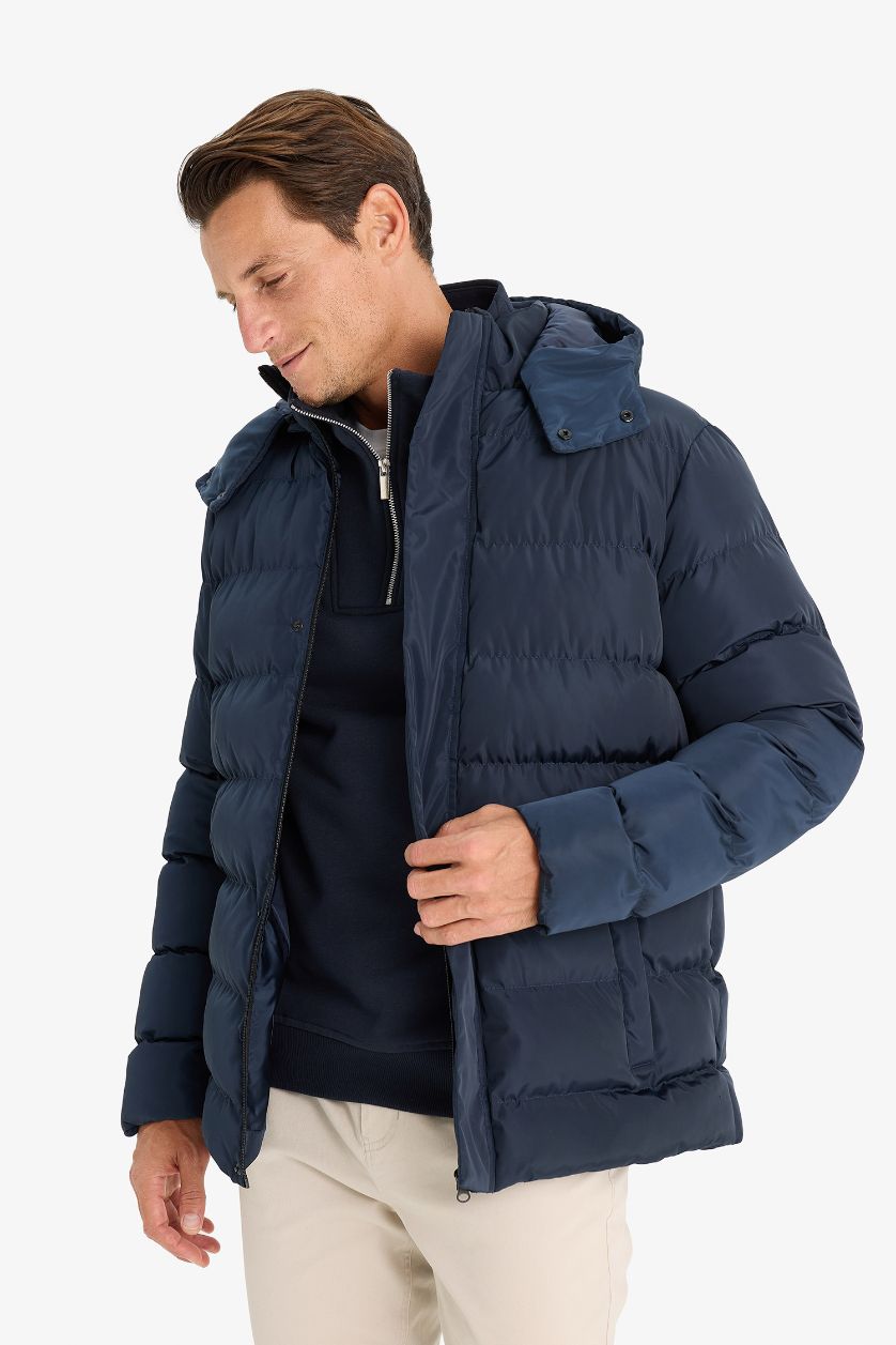 Erkek Lacivert Regular Fit Kapüşonlu Fermuarlı Çıtçıt Kapamalı Cepli Şişme Mont