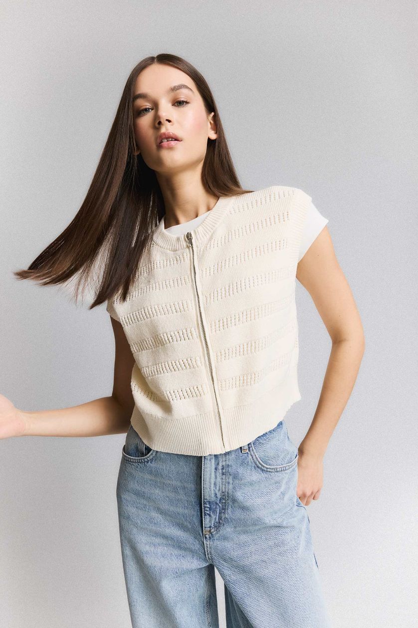 Woman Ecru Regular Fit Crew Neck Zippered Knit Vest