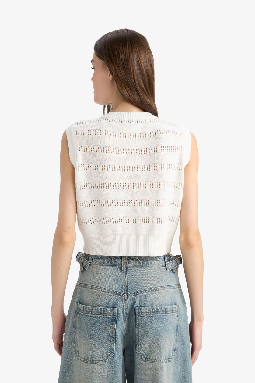 Woman Ecru Regular Fit Crew Neck Zippered Knit Vest