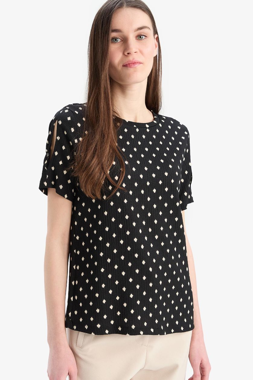 نساء أسود Traditional Regular Fit Crew Neck Patterned Crinkle T-Shirt