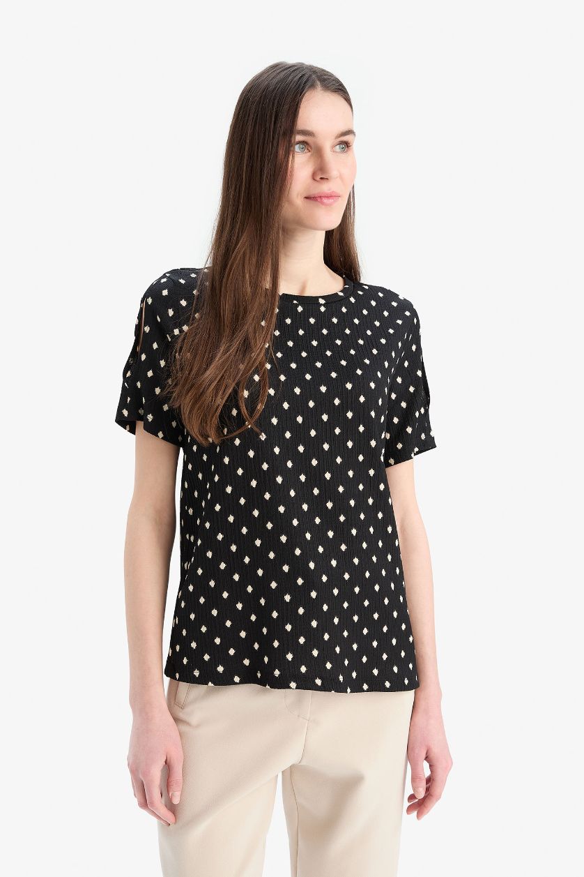 نساء أسود Traditional Regular Fit Crew Neck Patterned Crinkle T-Shirt