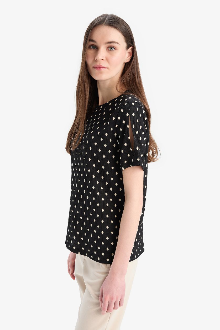 نساء أسود Traditional Regular Fit Crew Neck Patterned Crinkle T-Shirt