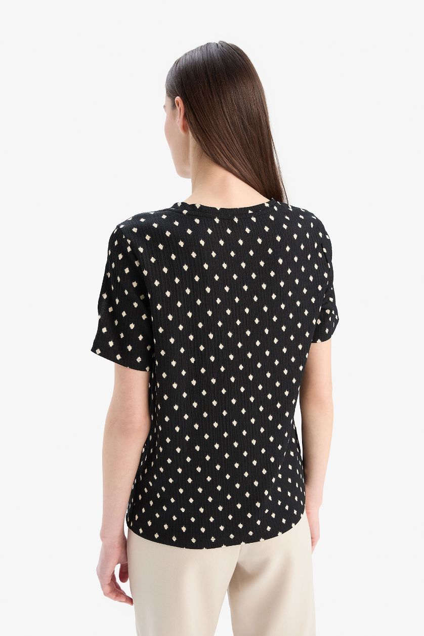 نساء أسود Traditional Regular Fit Crew Neck Patterned Crinkle T-Shirt