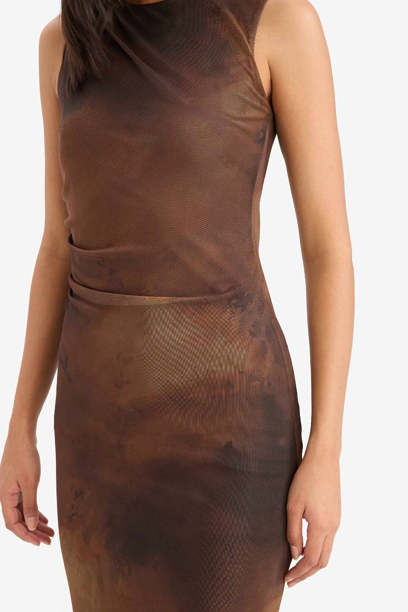 Kadın Koyu Kahve Bodycon Vücudu Saran Bisiklet Yaka Desenli Tül Kolsuz Midi Elbise