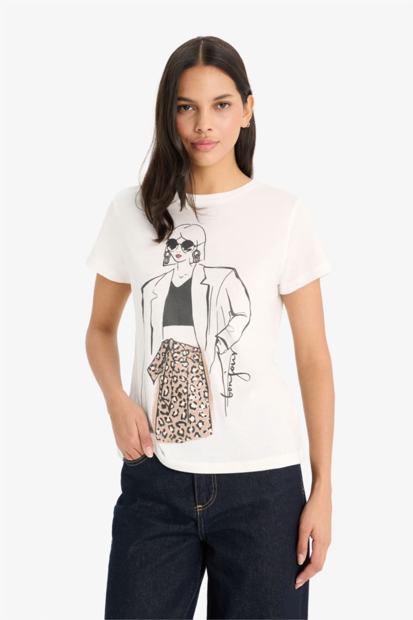 Woman Ecru تيشيرت نص ردن قصة عادية وياخة مستديرة بطبعة بنت