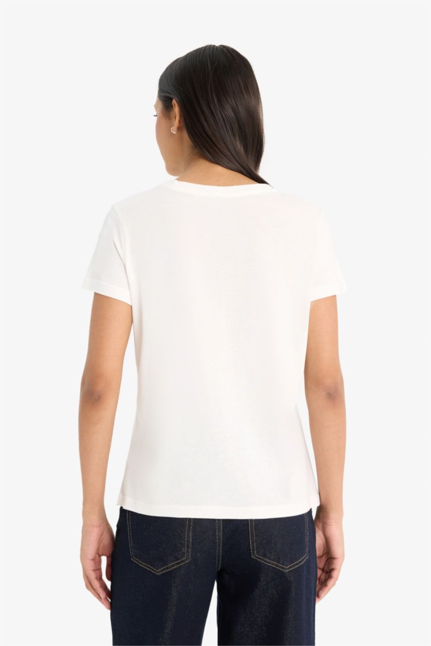 Woman Ecru تيشيرت نص ردن قصة عادية وياخة مستديرة بطبعة بنت