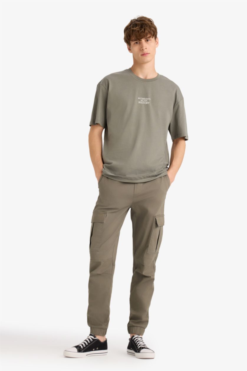 Мужчины Хаки Брюки джоггер из габардина с карго-карманами и эластичным поясом