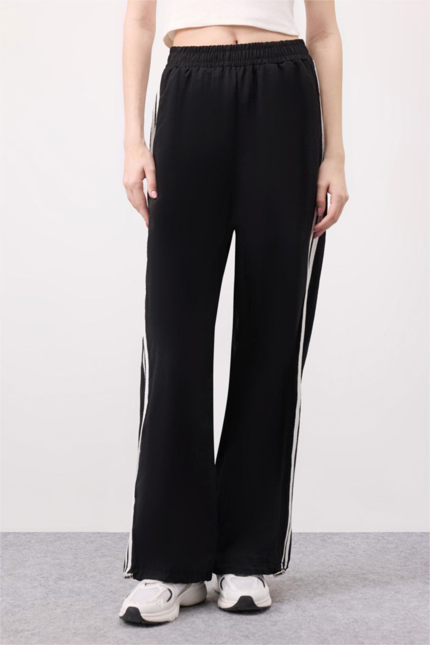 WOMAN Black Normal Waist Parachute Trousers