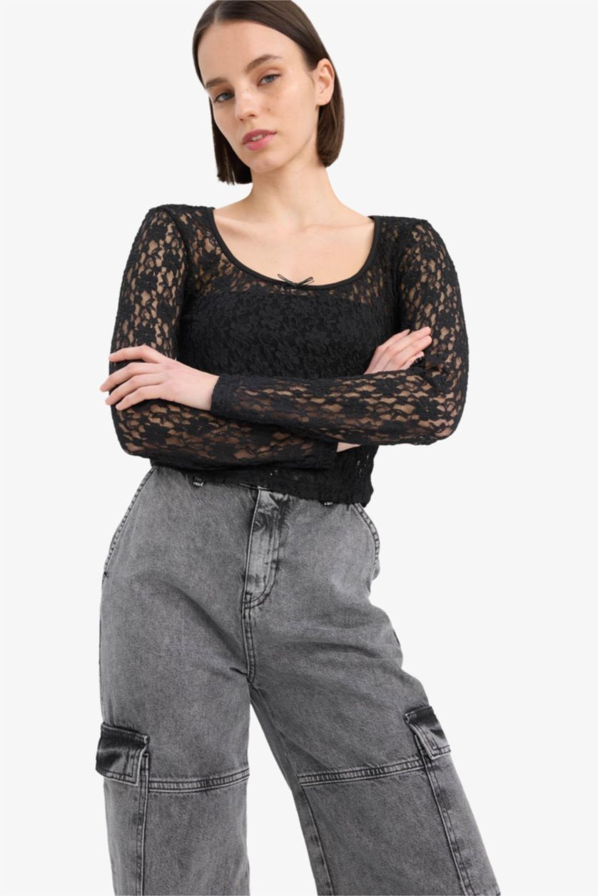 Woman Black Round Neck Fitted Lace Long Sleeve Blouse