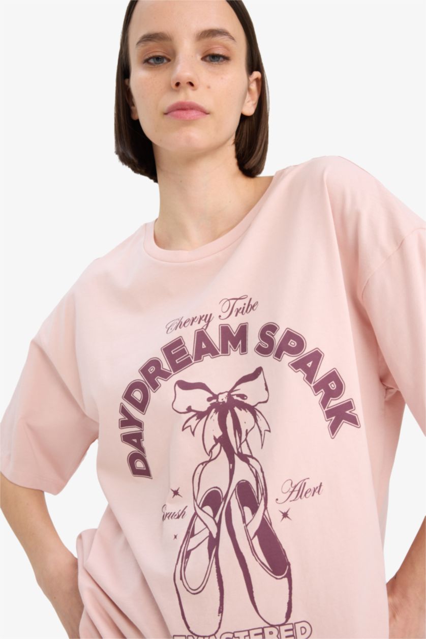 نساء وردي Oversize Fit Crew Neck T-Shirt