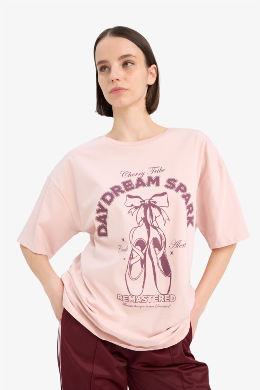 نساء وردي Oversize Fit Crew Neck T-Shirt