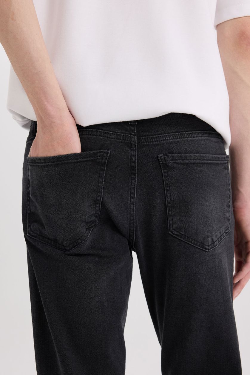 Erkek Siyah Slim Tapered Fit Dar Kalıp Normal Bel Daralan Paça Jean Pantolon