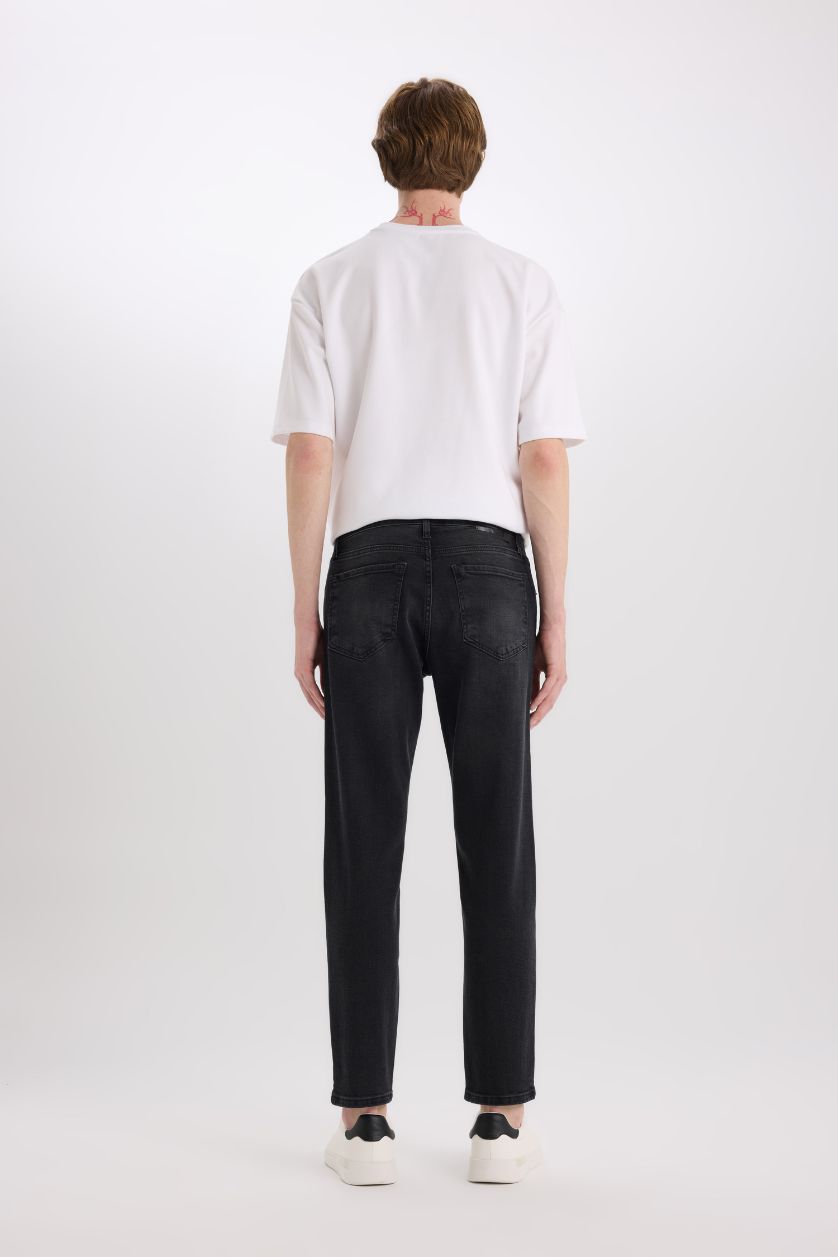 Erkek Siyah Slim Tapered Fit Dar Kalıp Normal Bel Daralan Paça Jean Pantolon