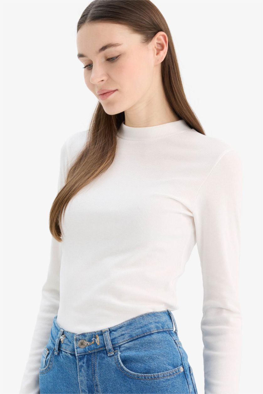 Woman Ecru Camisole Half Turtleneck Long Sleeve Tunic