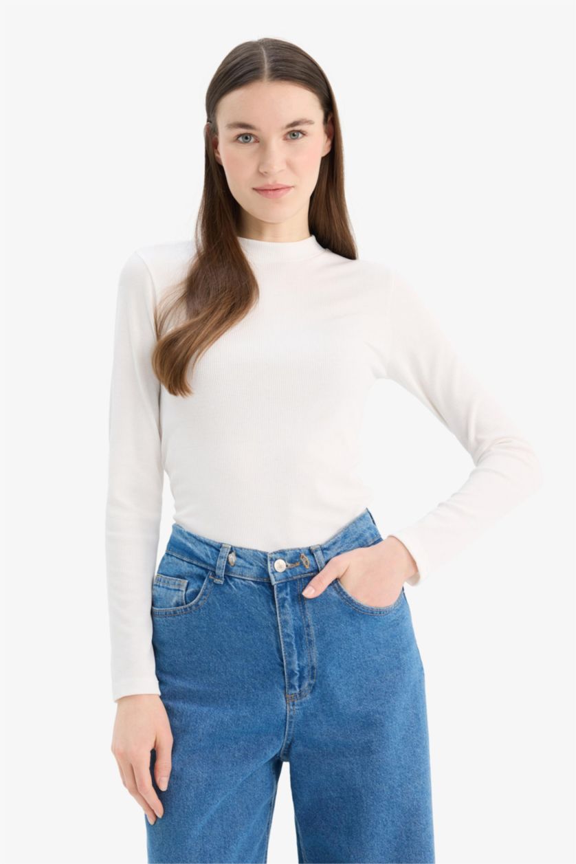 Woman Ecru Camisole Half Turtleneck Long Sleeve Tunic