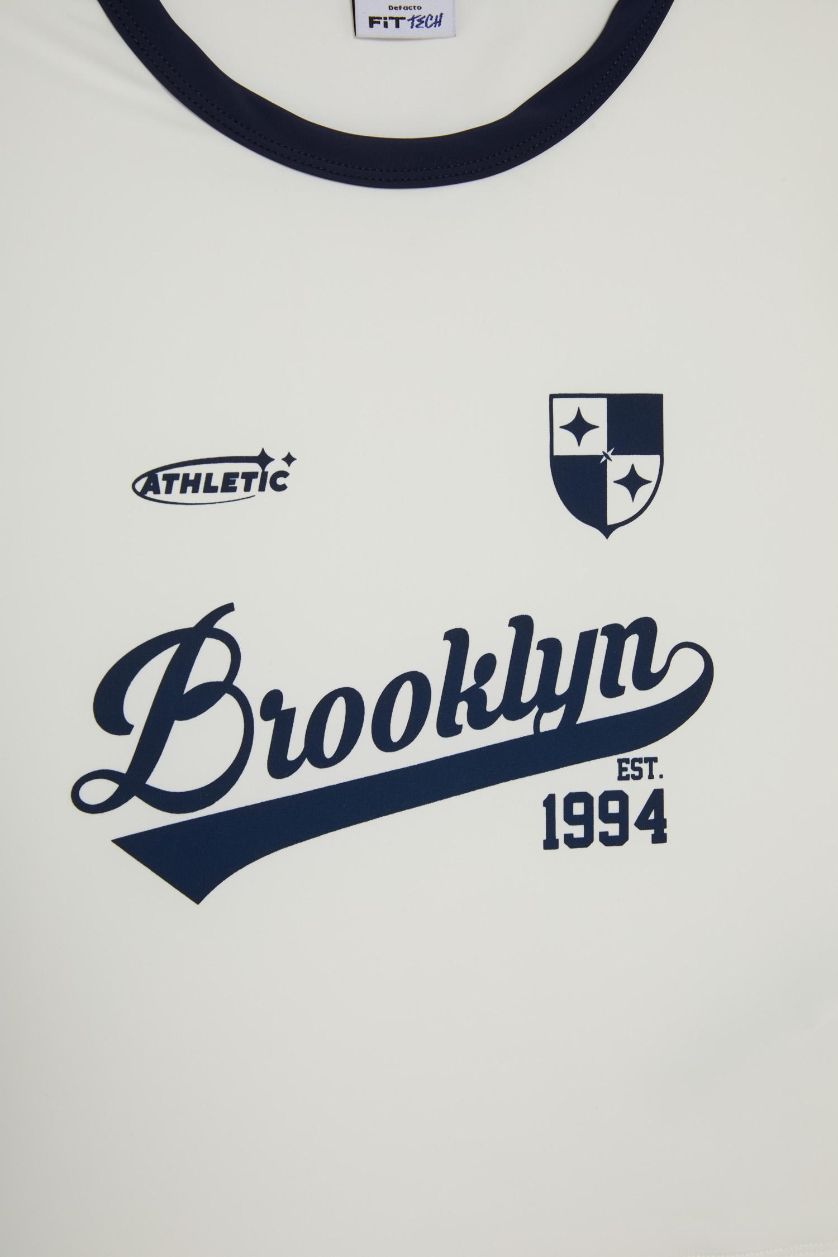 Kadın Beyaz Crop Bisiklet Yaka Baskılı Sporcu Kısa Kollu Tişört