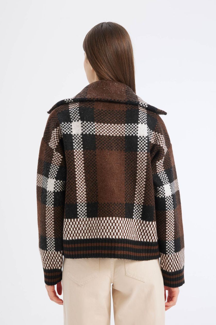 نساء بني جاكيت كاروهات قصة عادية بياخة بولو