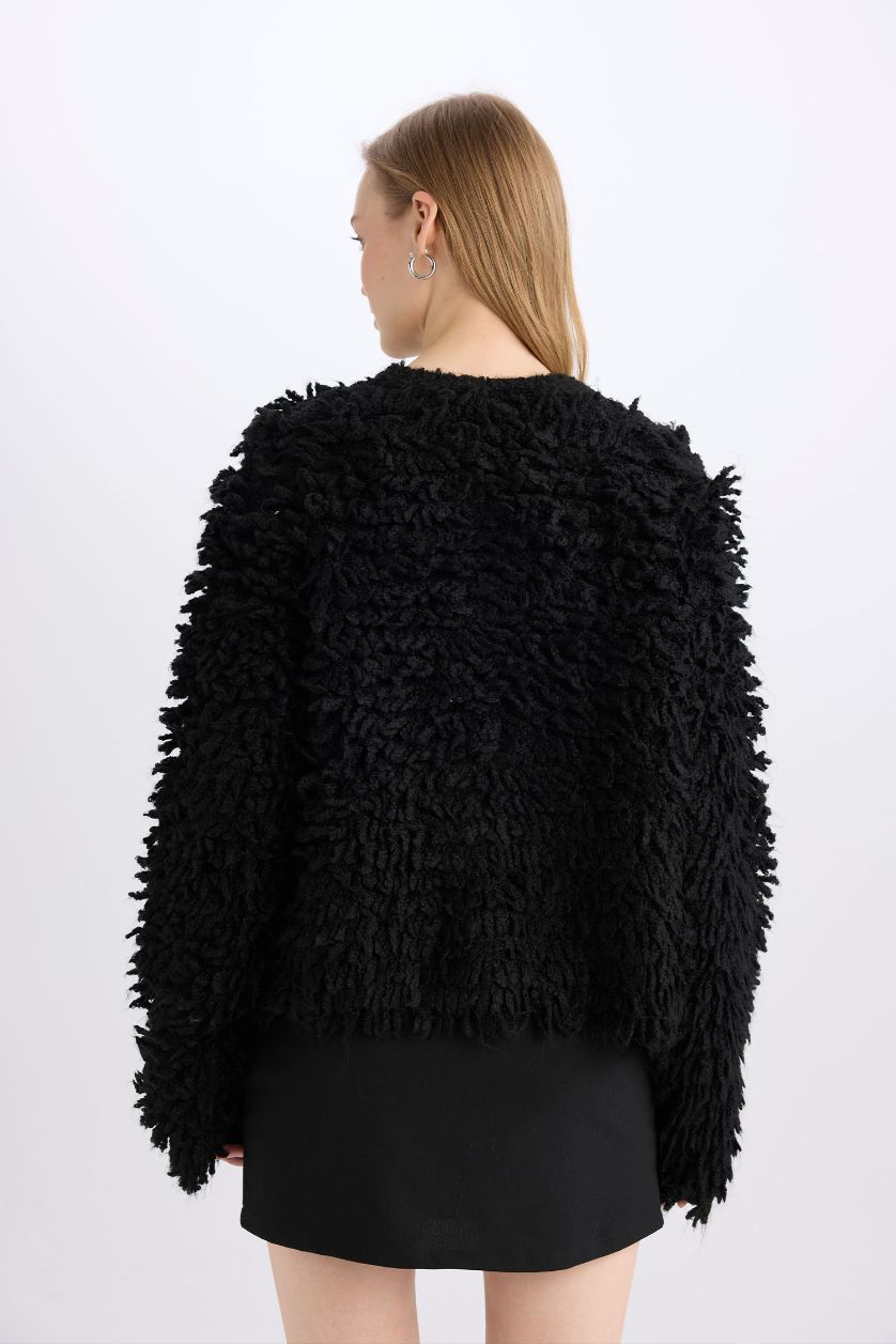 Woman Black Regular Fit Crew Neck Tassel Knitted Cardigan