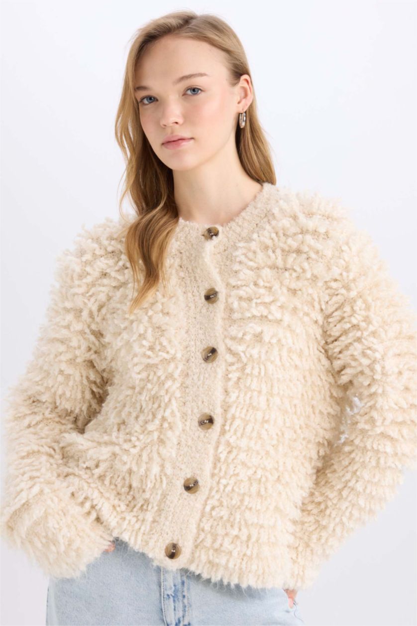 Kadın Ekru Regular Fit Bisiklet Yaka Püsküllü Düğmeli Triko Hırka