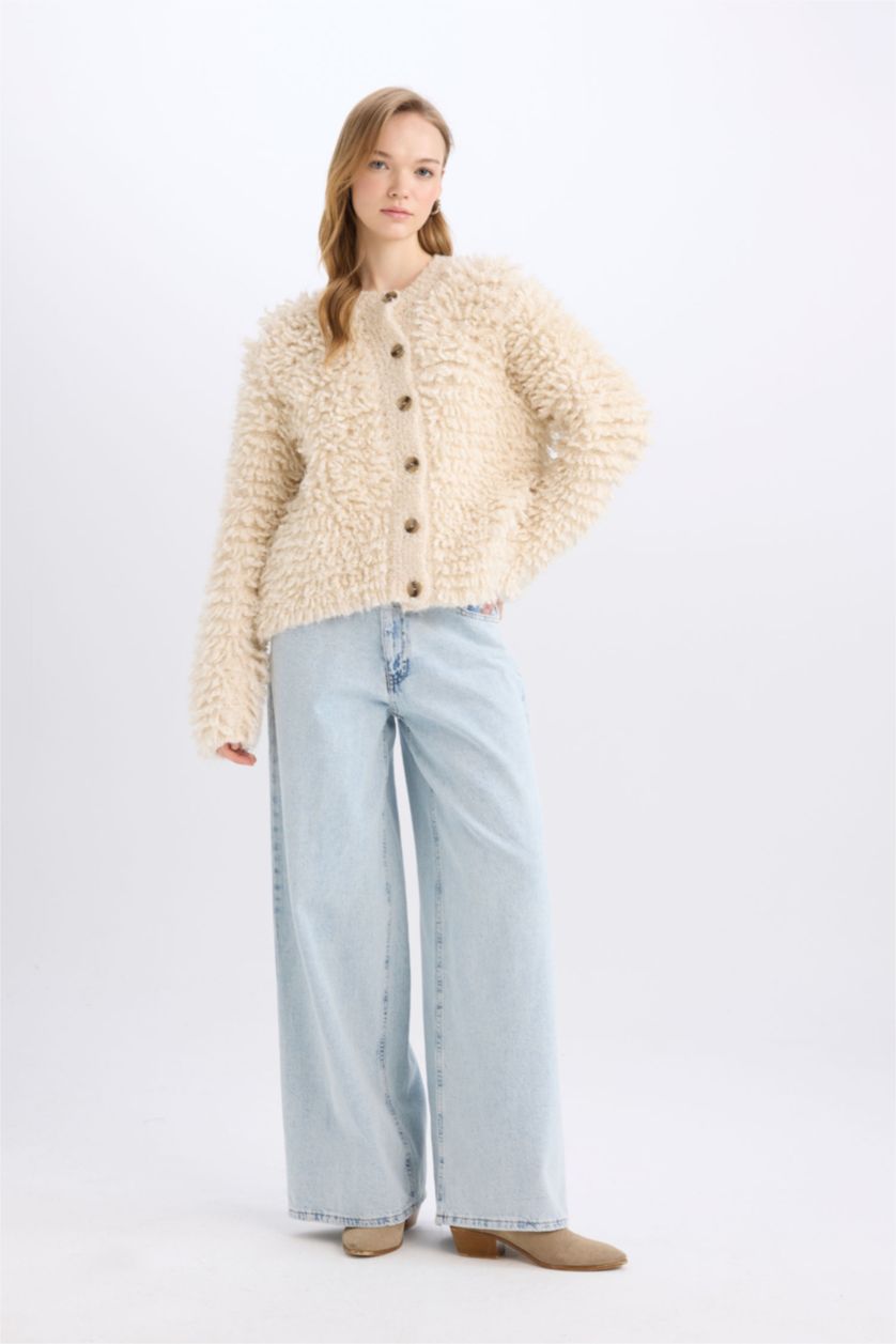 Kadın Ekru Regular Fit Bisiklet Yaka Püsküllü Düğmeli Triko Hırka