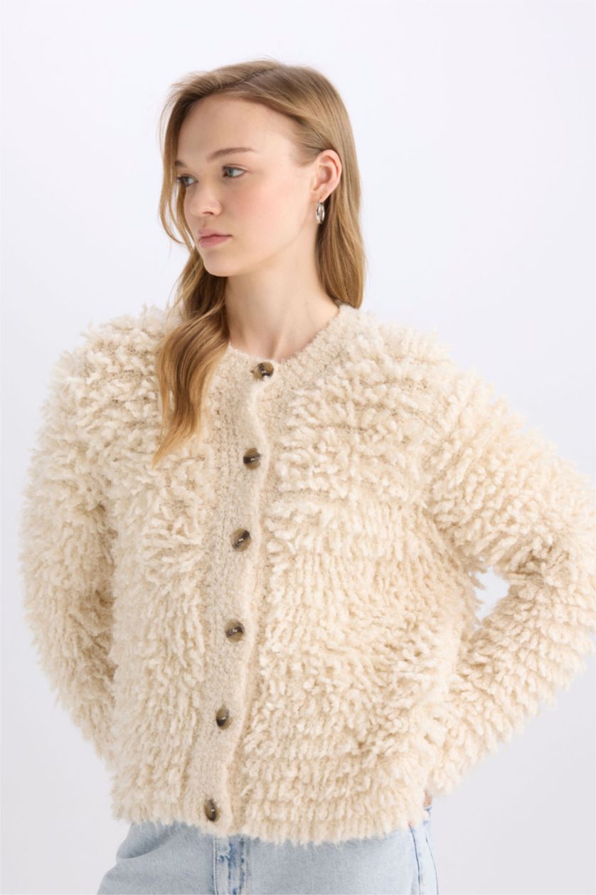 Kadın Ekru Regular Fit Bisiklet Yaka Püsküllü Düğmeli Triko Hırka