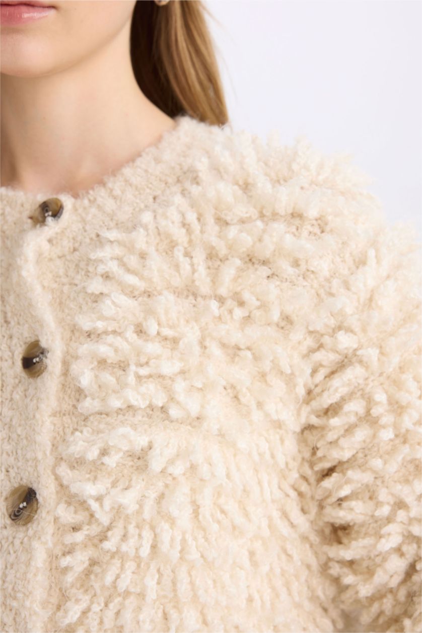 Kadın Ekru Regular Fit Bisiklet Yaka Püsküllü Düğmeli Triko Hırka